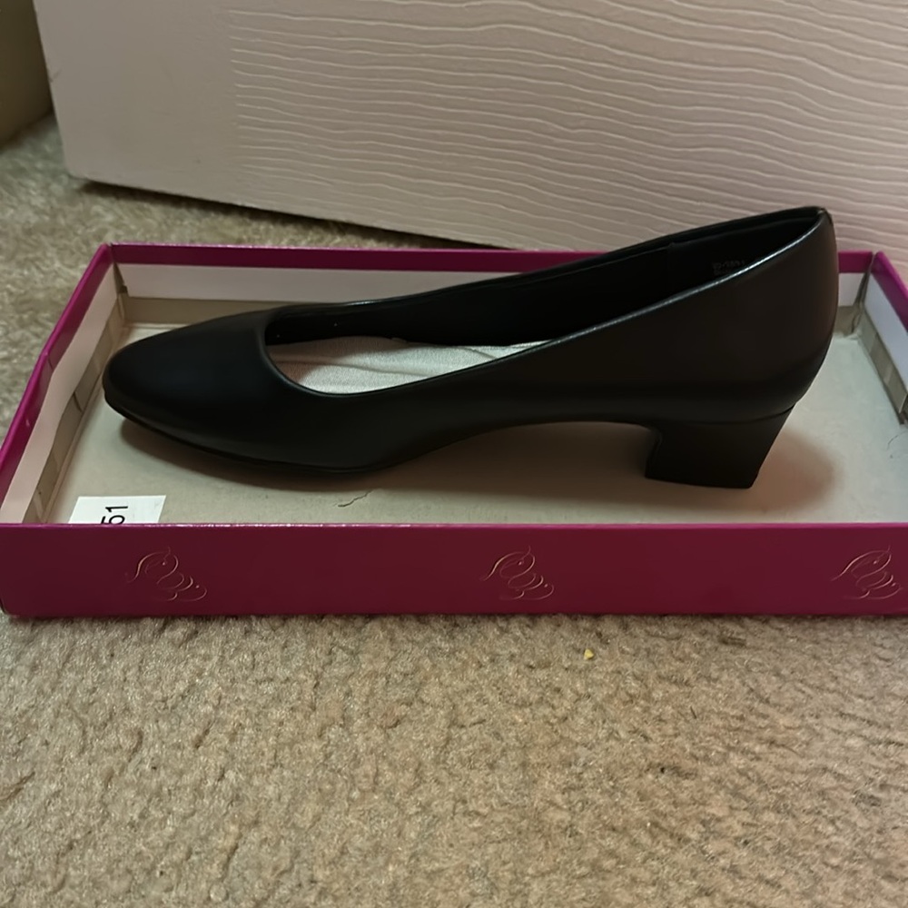 Basic, Black kitten heel
